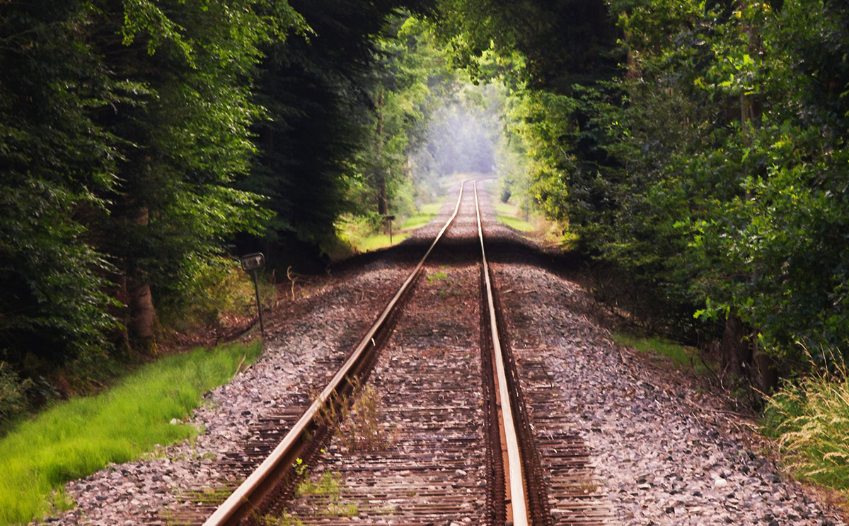 On Railroad Tracks and Roman Chariots